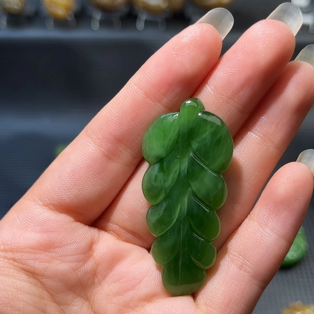 梅***光和田玉未镶嵌颈饰