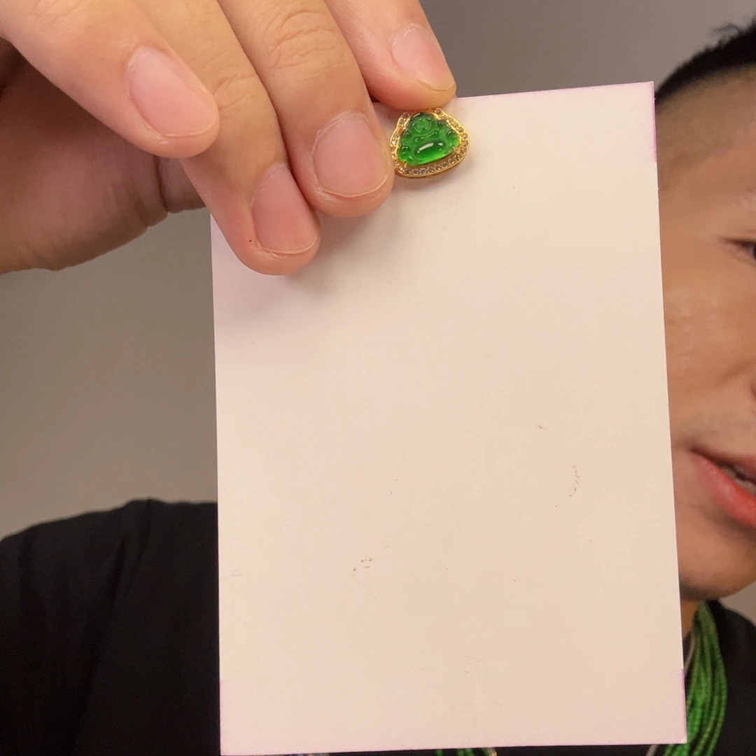 翡翠未镶嵌挂件一对