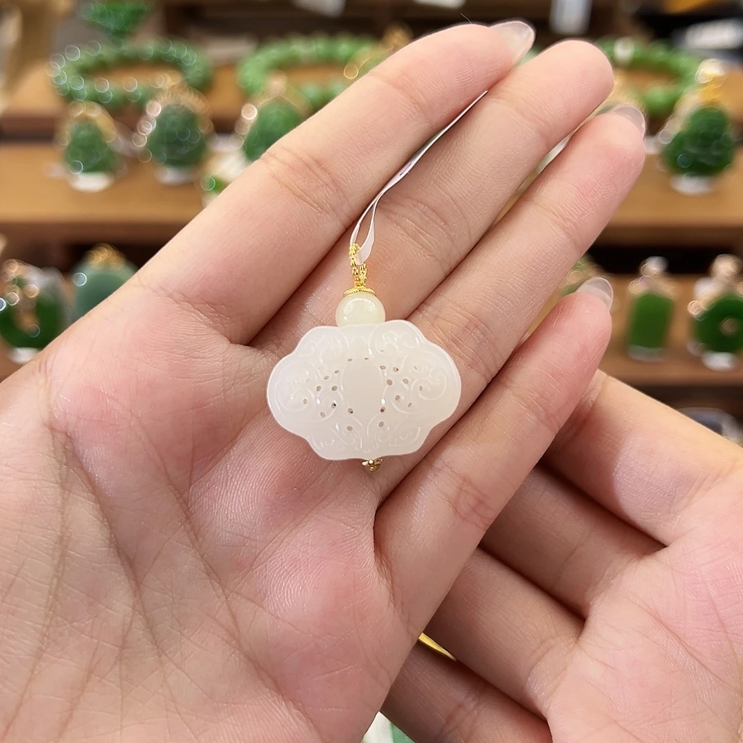 吊坠(不含链)未镶嵌和田玉冰藕粉香囊20mm