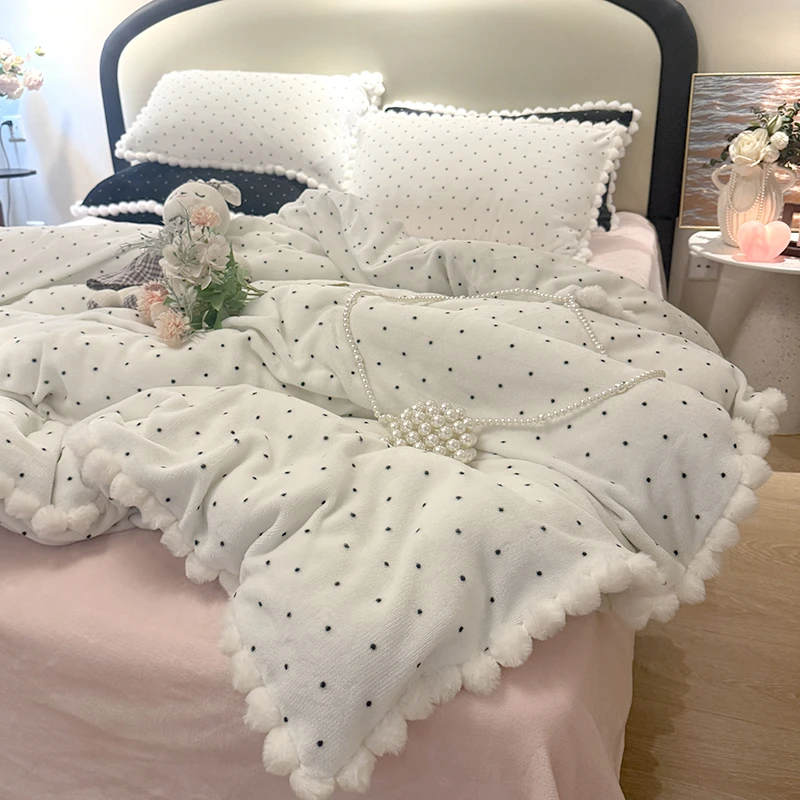 ins’奶油风波点牛奶绒毛球款四件套冬季加厚保暖加绒被套床单床笠