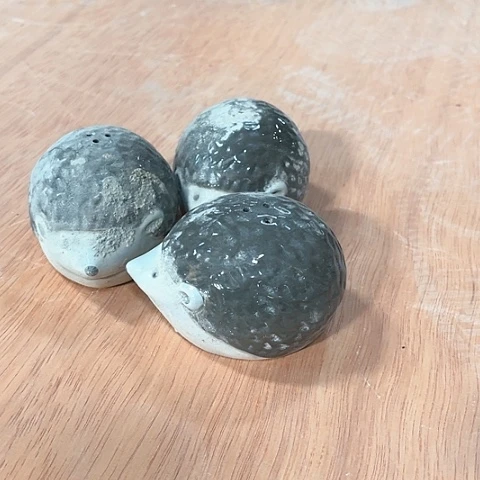 微瑕，不能明火，3个刺猬胡椒粉罐，高5厘米