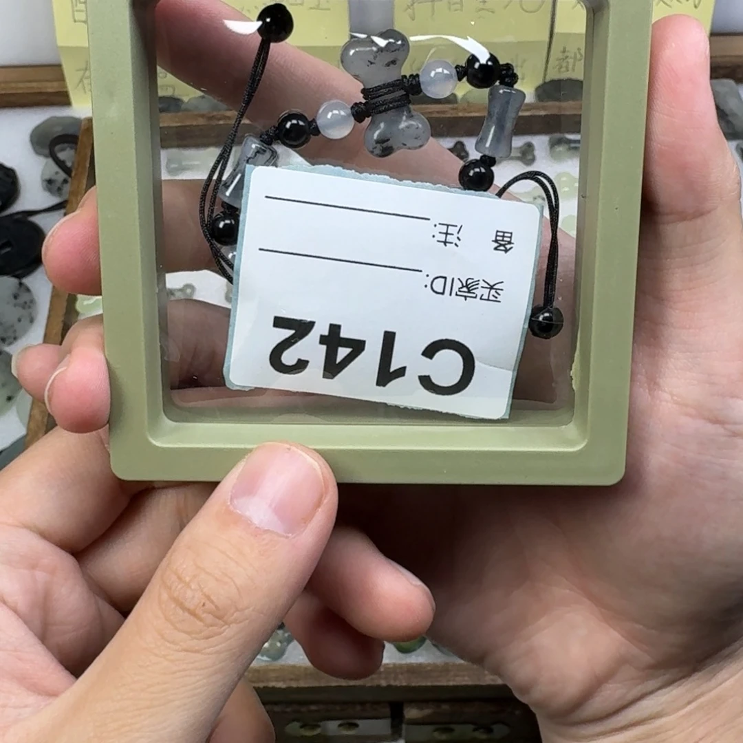 蛇纹石玉未镶嵌吊坠川*