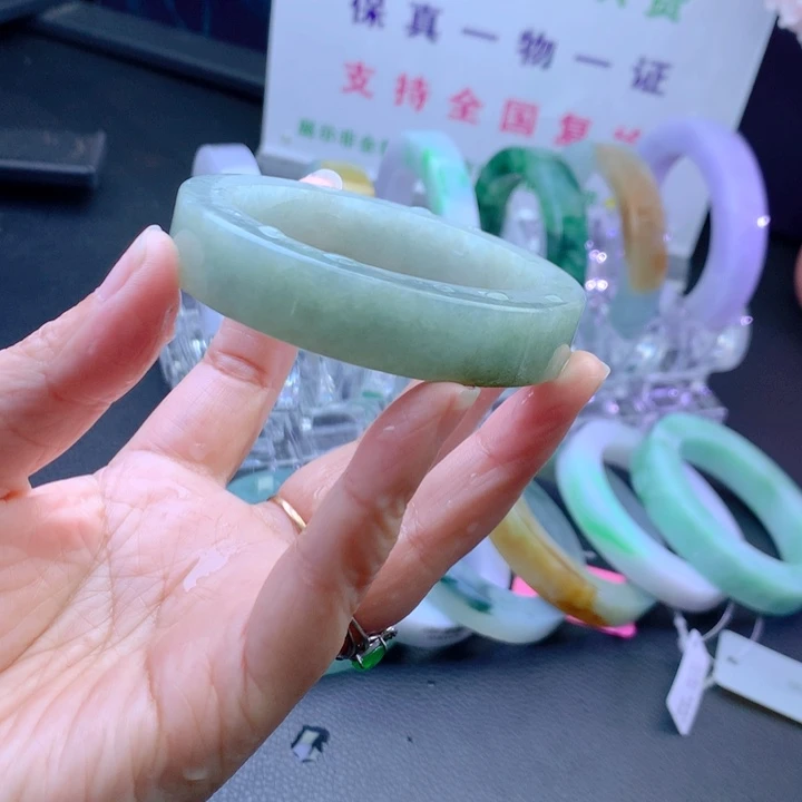 未镶嵌翡翠手镯定制翡翠