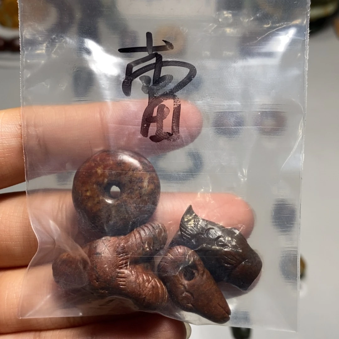 颈饰未镶嵌岫岩河磨玉（透闪石质玉）蕾