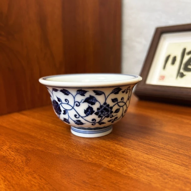 Q071景德镇手工手绘四季花缠枝莲压手杯—70ml