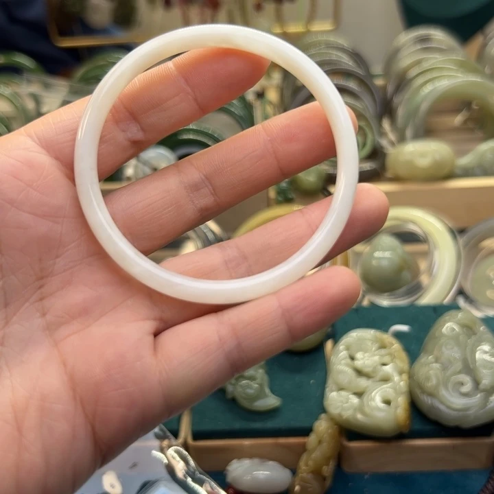 和田玉手镯未镶嵌59.2圈围36227