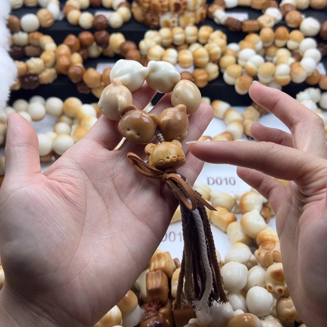 吊坠白玉菩提熊熊手捻