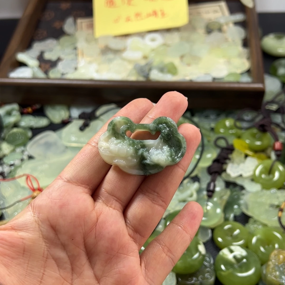 岫玉未镶嵌吊坠(不含链)
