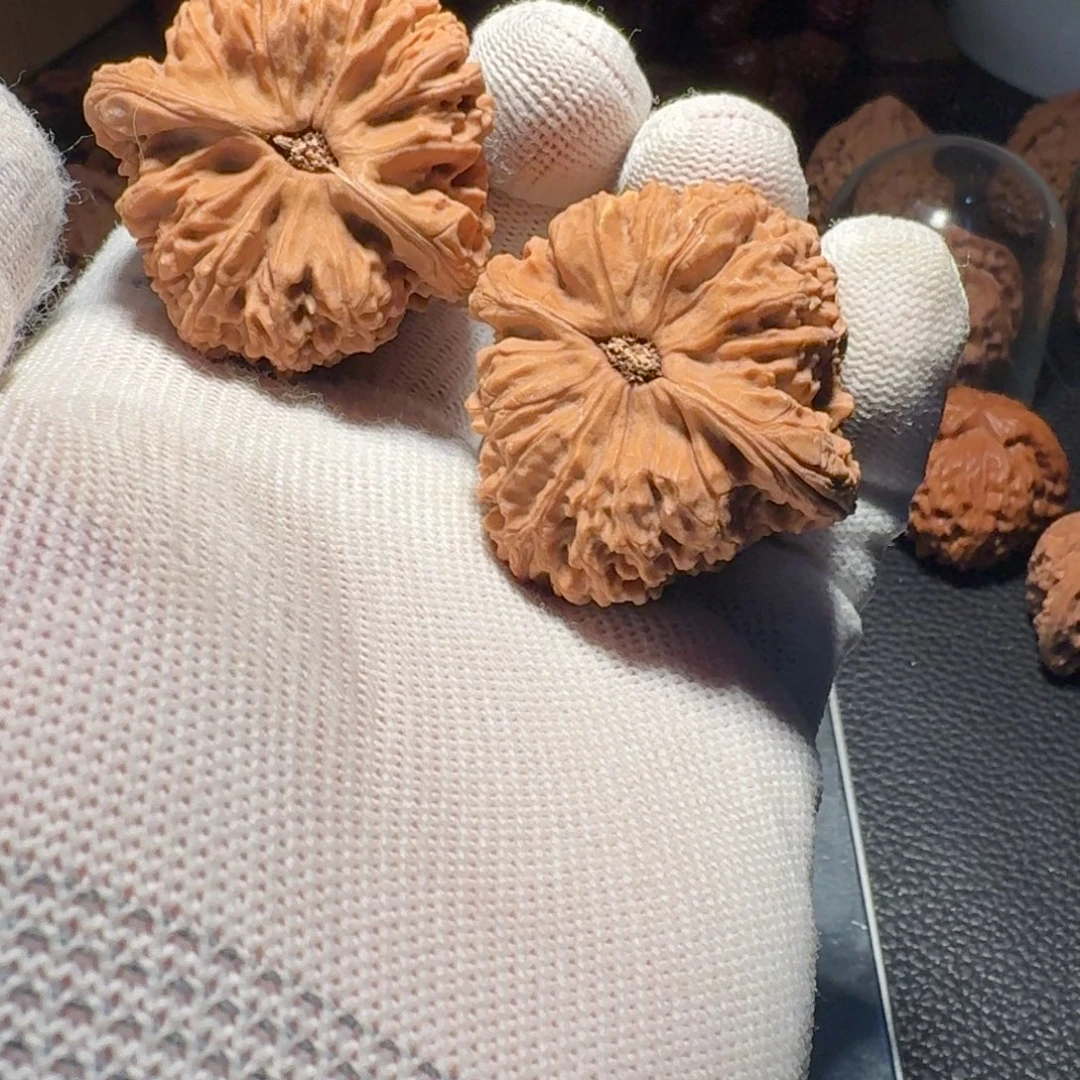 *****文玩核桃吊坠有黄有瑕私