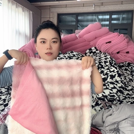 羊驼毛粉色泡泡枕套48×74一对