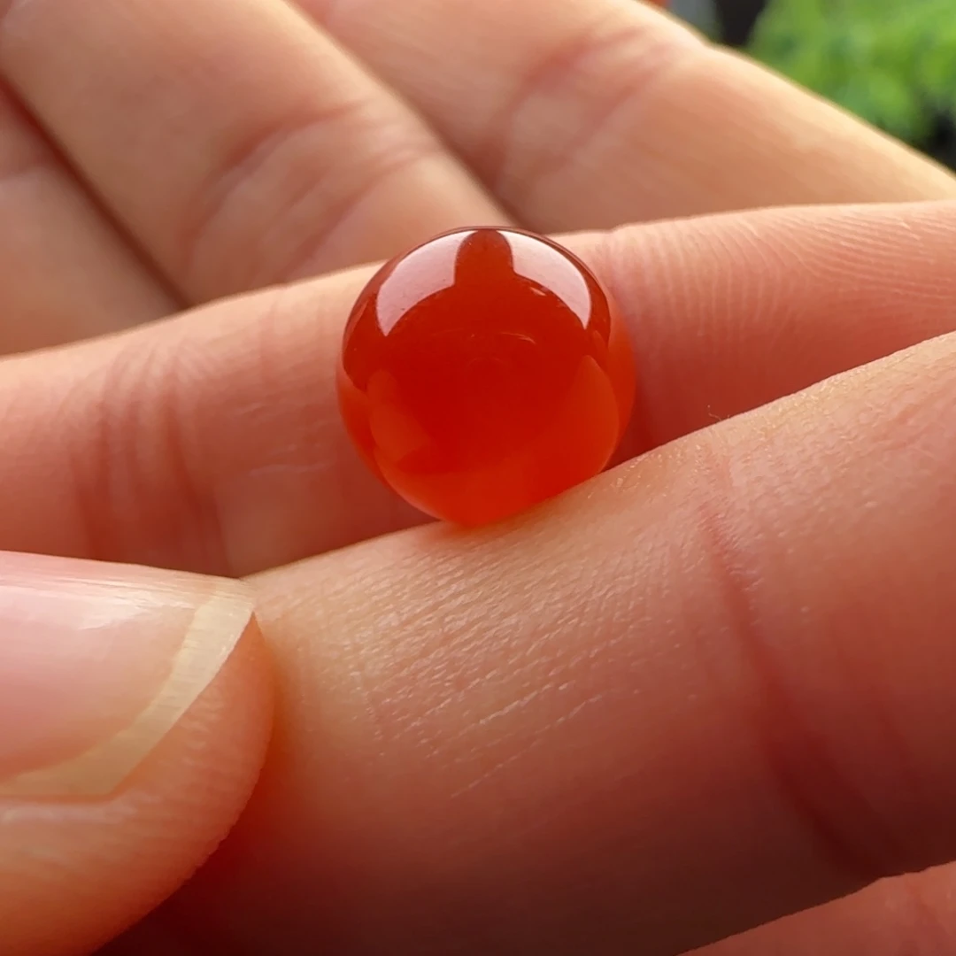 南红玛瑙未镶嵌圆珠：10油亮 满砂