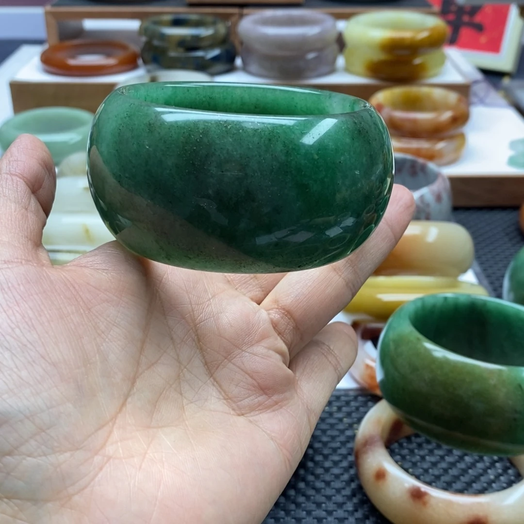 石英质玉手镯未镶嵌宣***