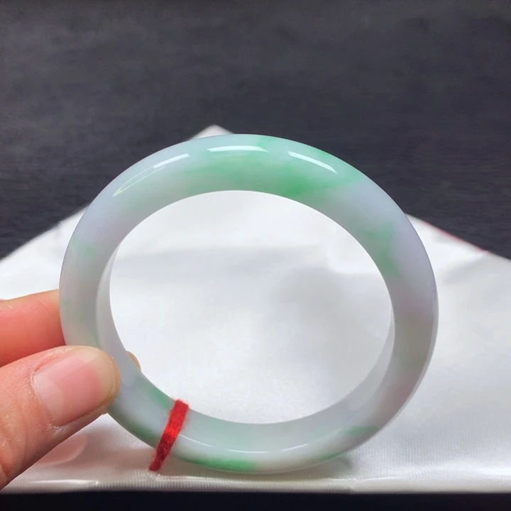 翡翠手镯未镶嵌55圈