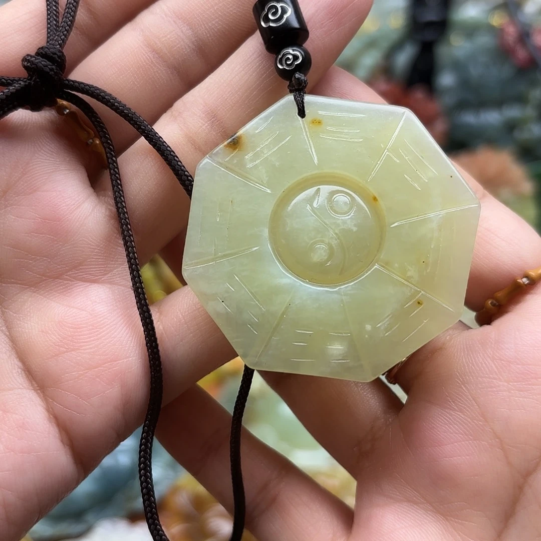 蛇纹石玉未镶嵌吊坠