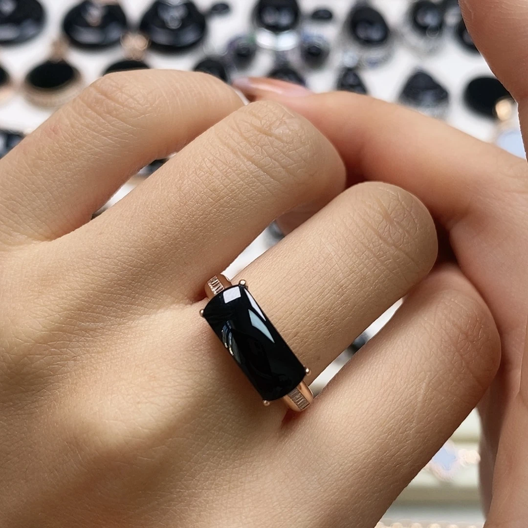 翡翠18K金镶嵌戒指