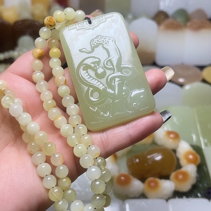 东***龙和田玉未镶嵌颈饰