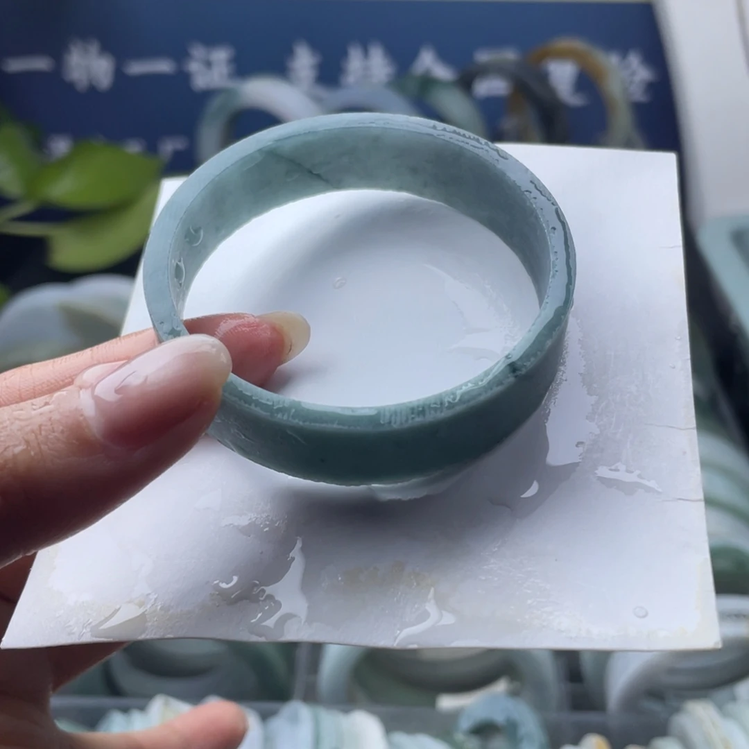 定制翡翠未镶嵌翡翠手镯