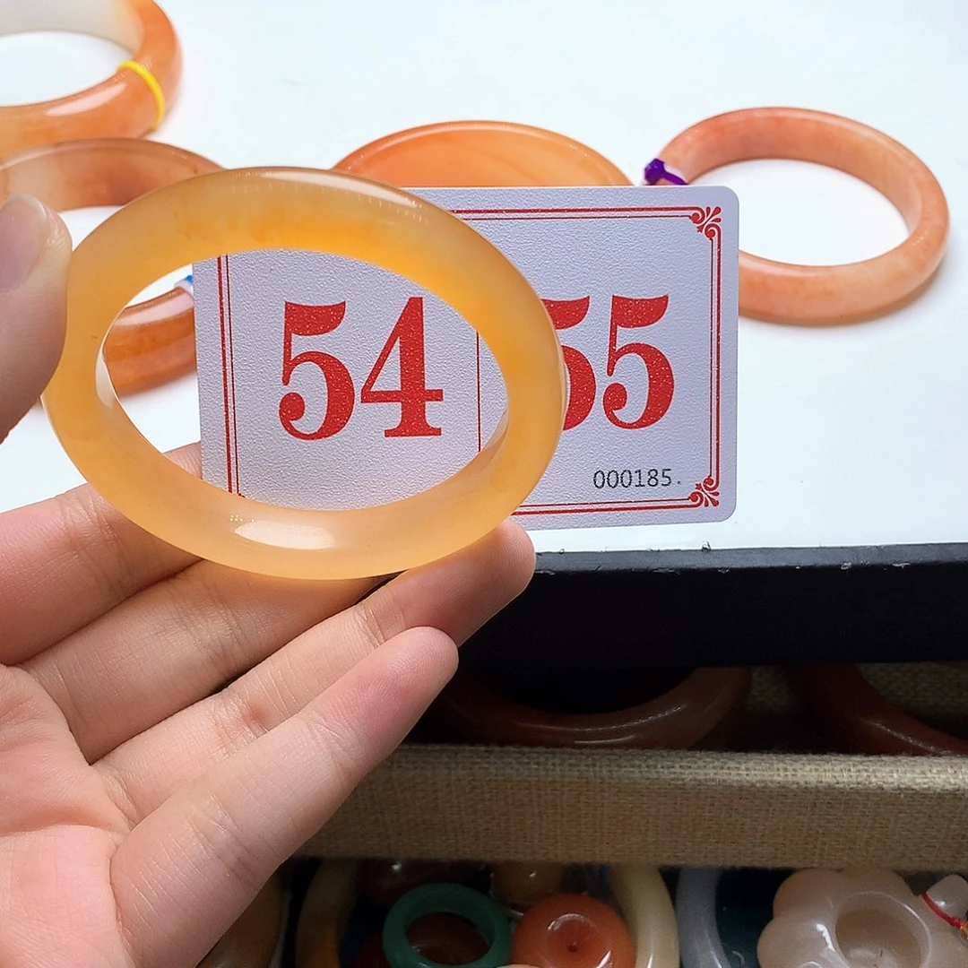 未镶嵌石英质玉（黄龙玉）手镯