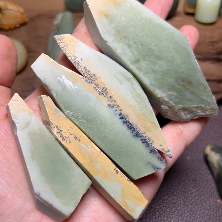 盼***望岫岩河磨玉（透闪石质玉）未镶嵌颈饰