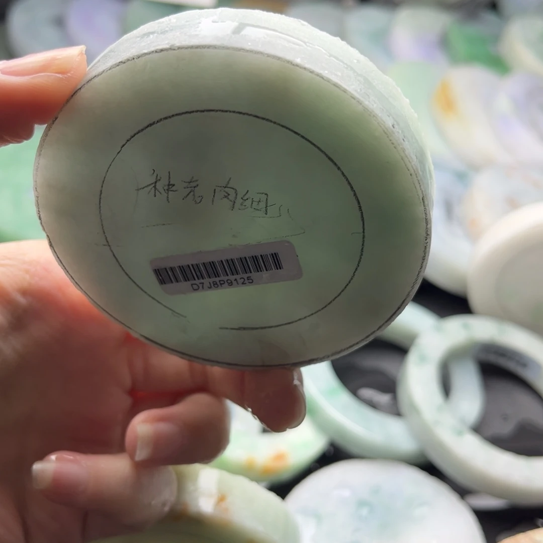 定制翡翠未镶嵌翡翠手镯