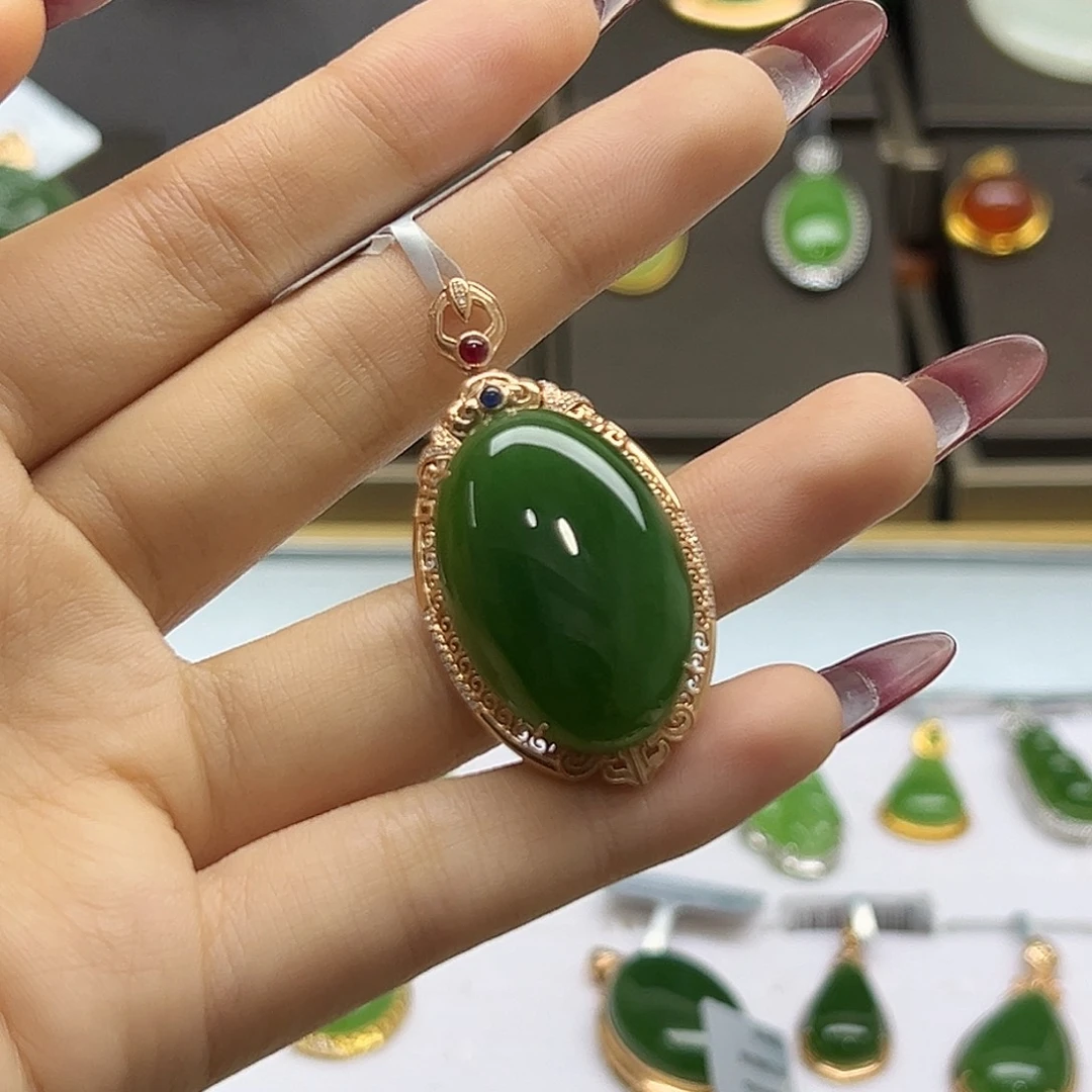 和田玉18K金镶嵌吊坠(赠链)