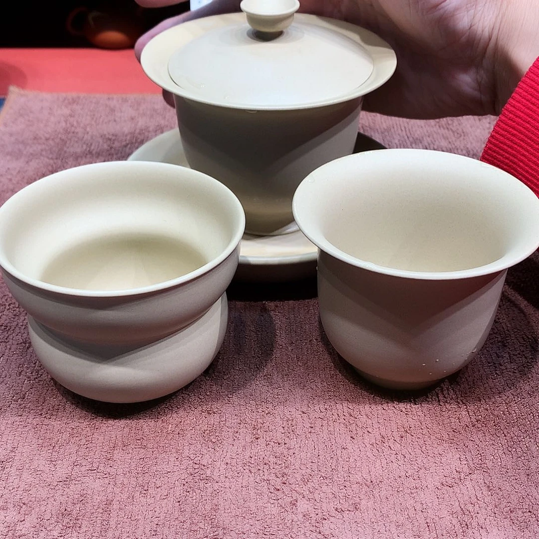 泥塑李*笙大底座盖碗加两个杯子和茶样