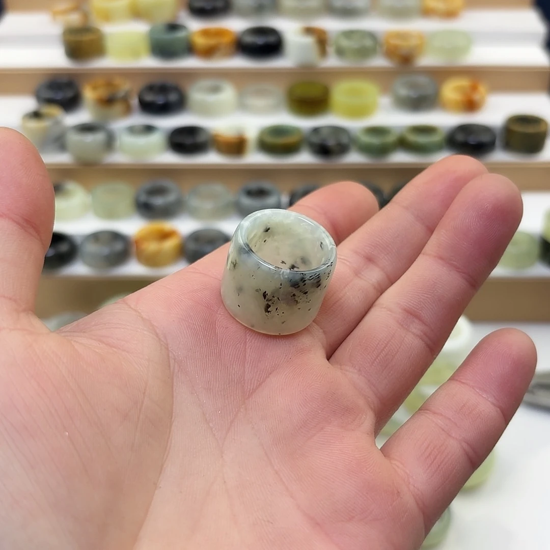 蛇纹石玉未镶嵌戒指