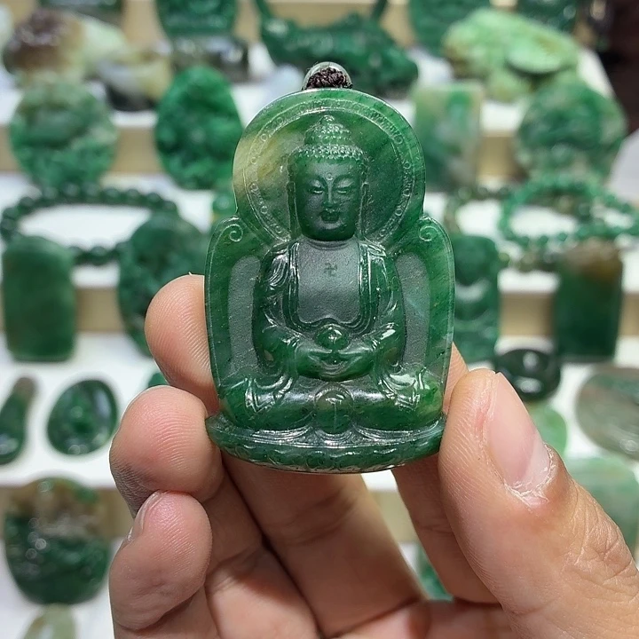 独山玉未镶嵌颈饰大日如来