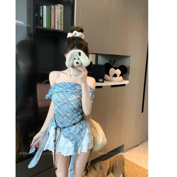 甜辣风斜领短袖格纹不规则T恤女2025夏季新款收腰修身露肩上衣