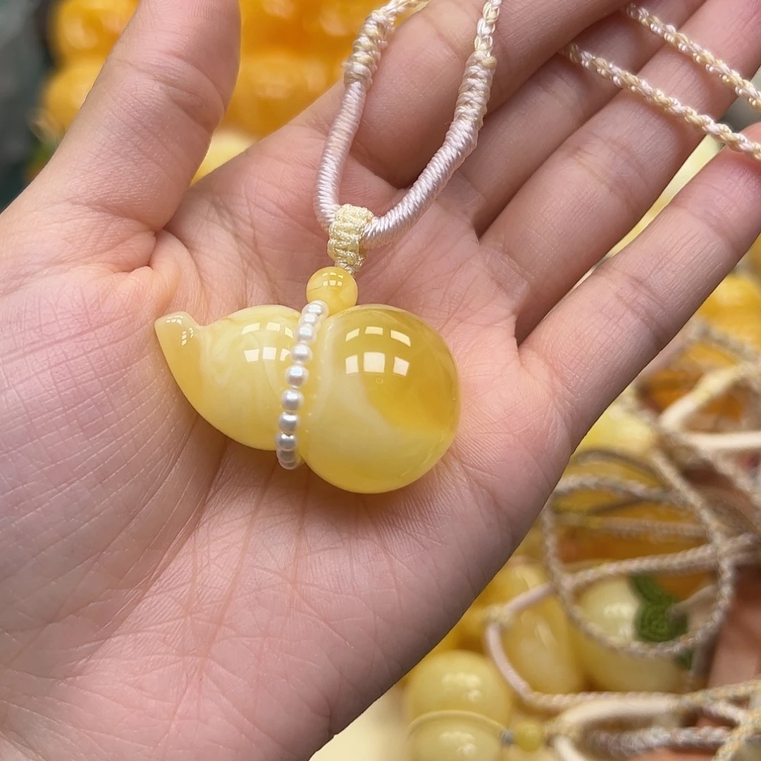 琥珀未镶嵌颈饰蜜蜡