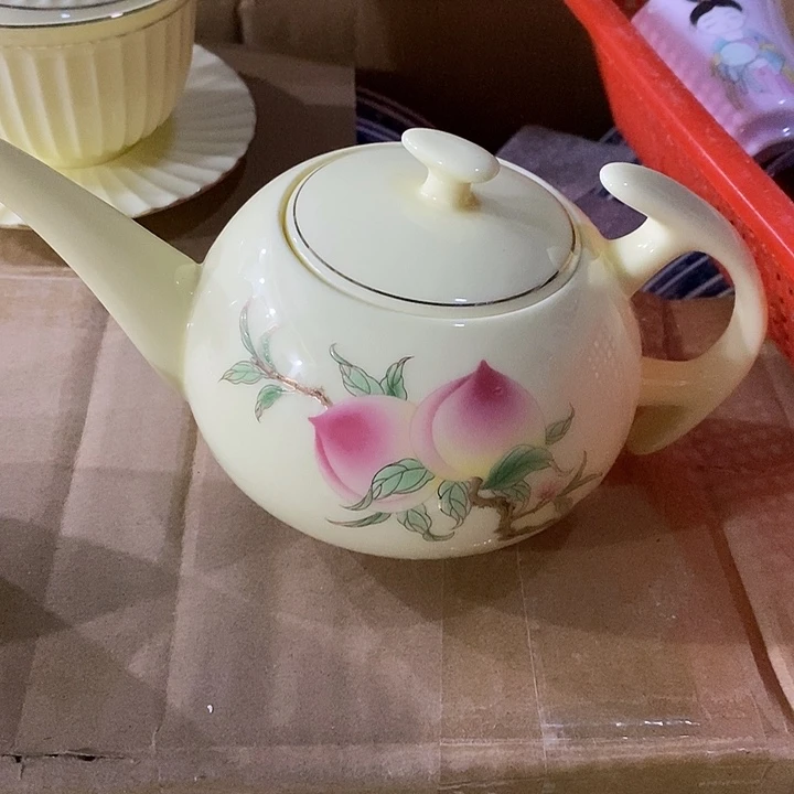 摆件陶黄稀土寿桃描金长嘴壶