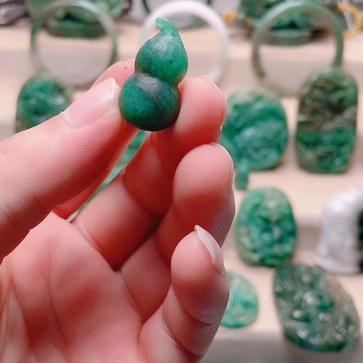 独山玉未镶嵌颈饰
