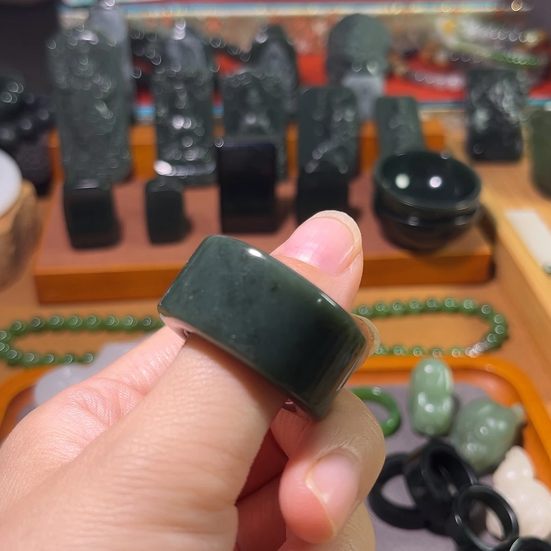 未镶嵌戒指和田玉（青玉）