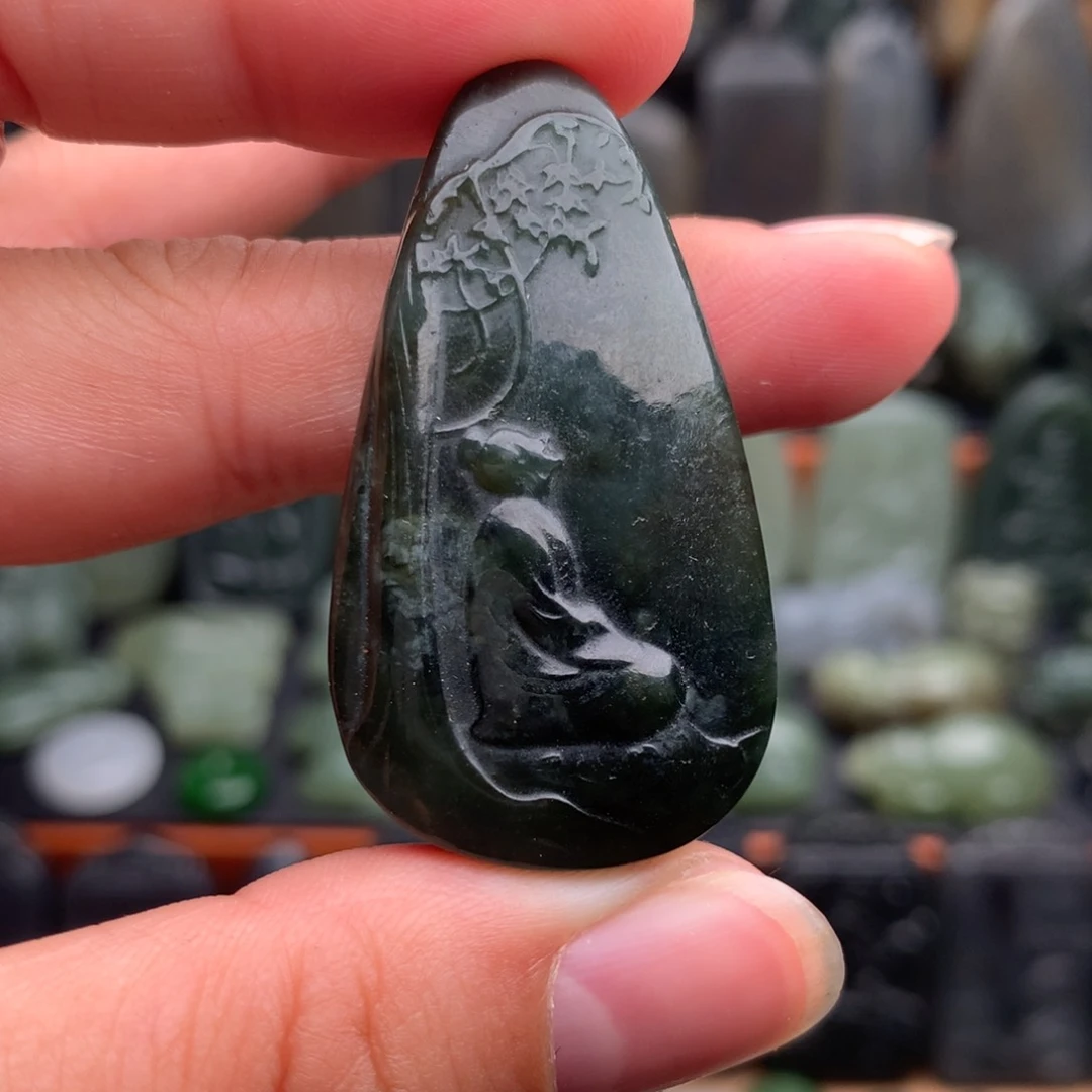 和田玉未镶嵌颈饰挂件83（有包容）