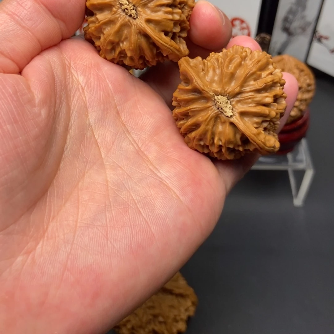 文玩核桃把件宫灯