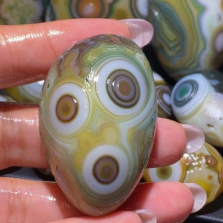 玛瑙/玉髓未镶嵌珠宝奇石75