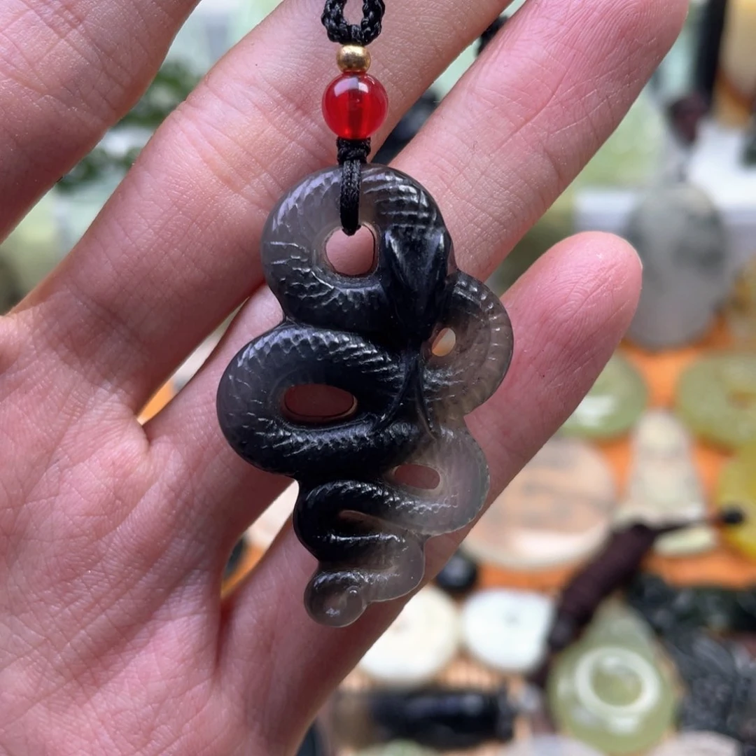 蛇纹石玉未镶嵌颈饰