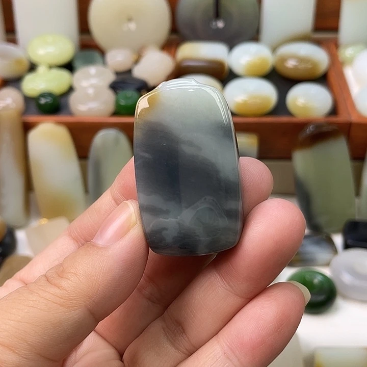 火***矩和田玉未镶嵌颈饰