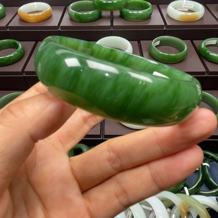 和田玉未镶嵌手镯