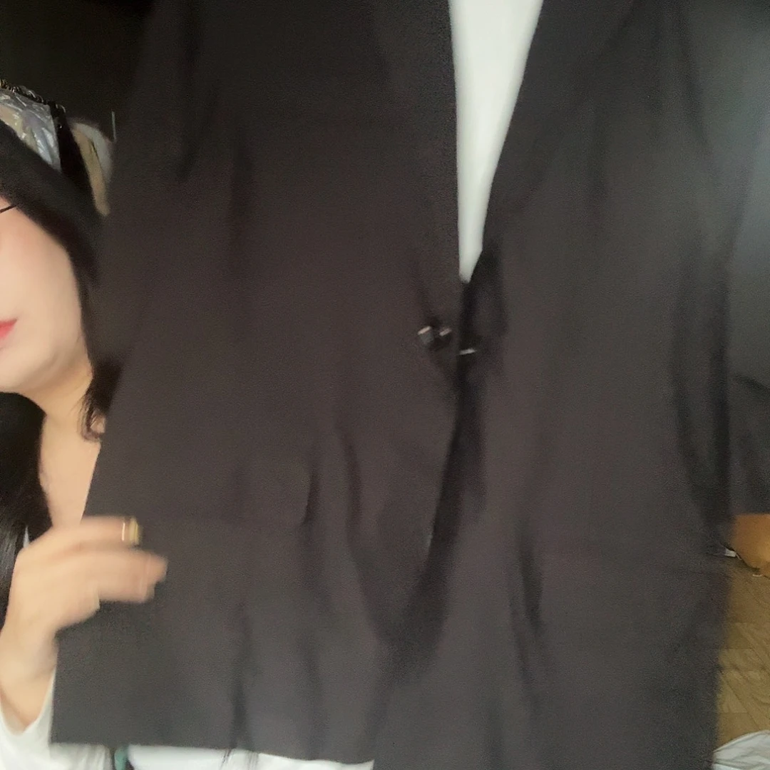 西****487 西服。
