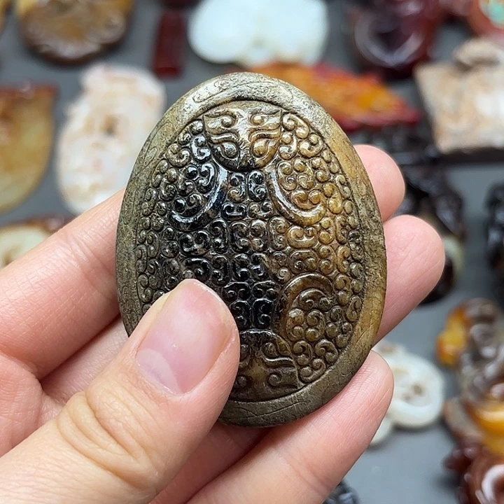 挥***手和田玉未镶嵌颈饰