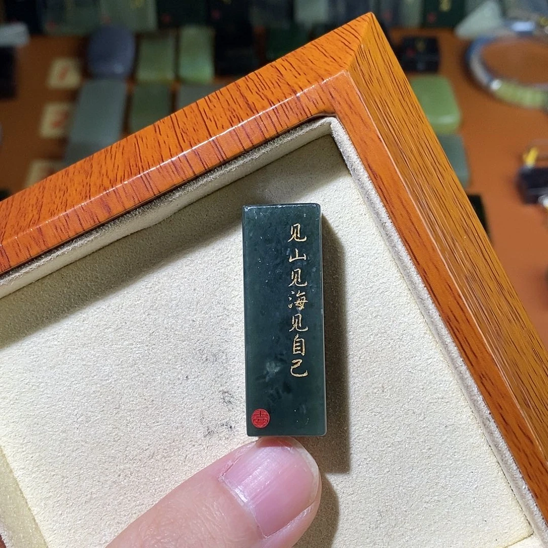 Z***F和田玉未镶嵌颈饰