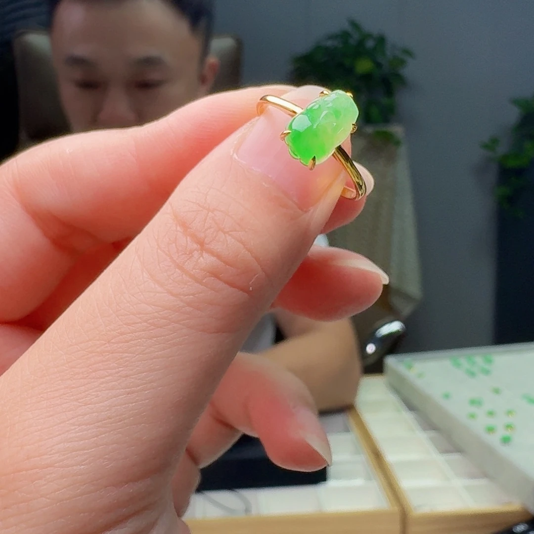 翡翠18K金镶嵌戒指天然