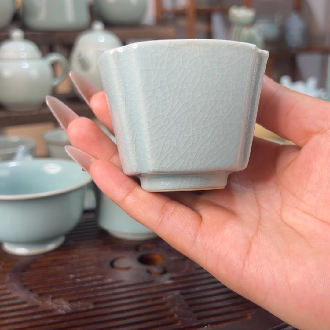 微瑕卵青四方杯