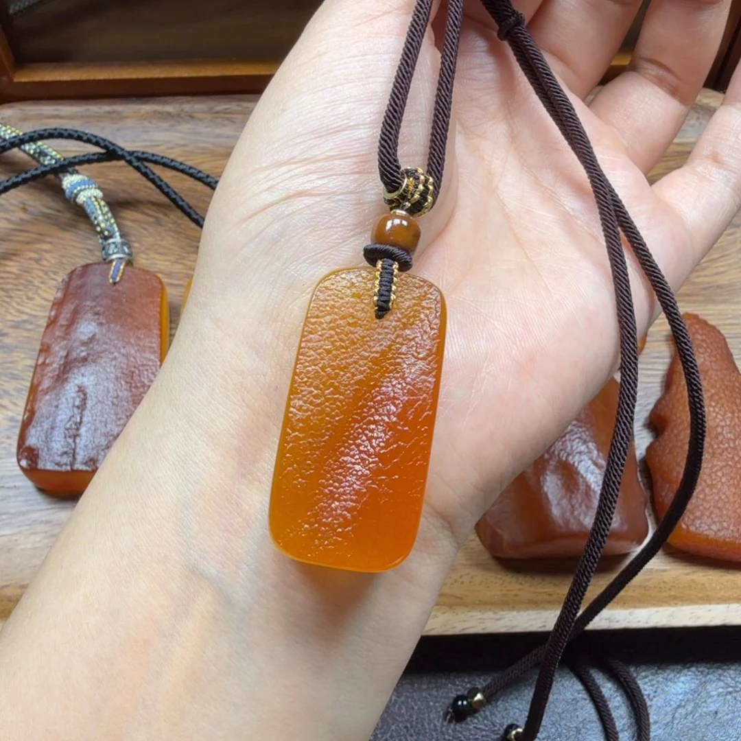 琥珀吊坠(赠链)未镶嵌