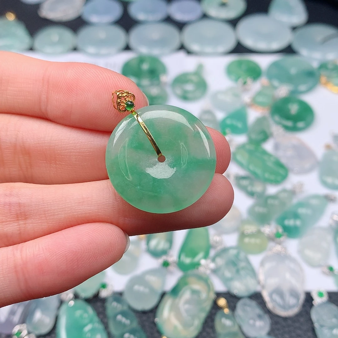 翡翠颈饰18K金镶嵌天然翡翠