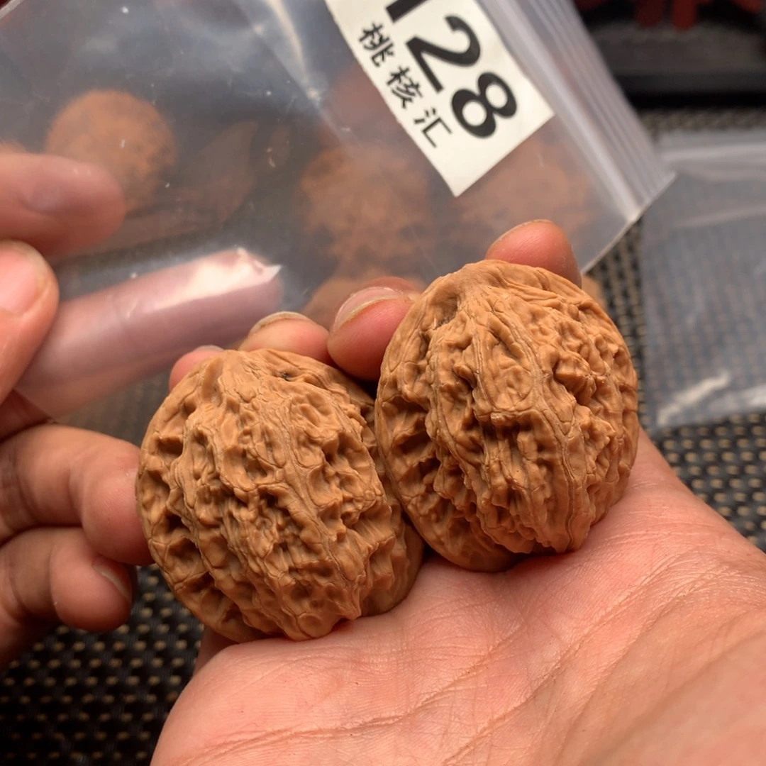 文玩核桃吊坠鸭蛋虎