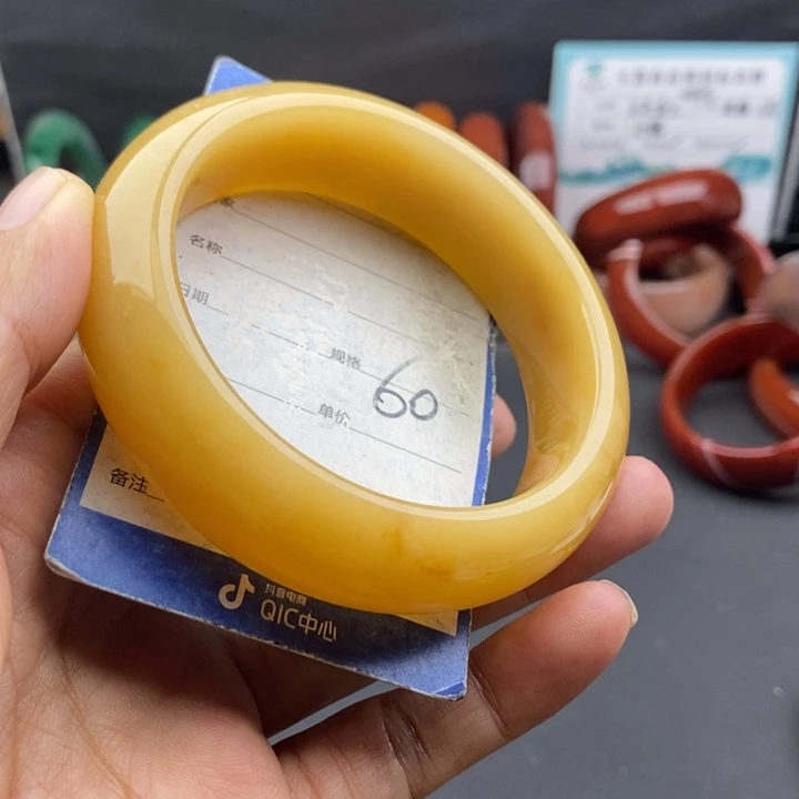 未镶嵌手镯石英质玉