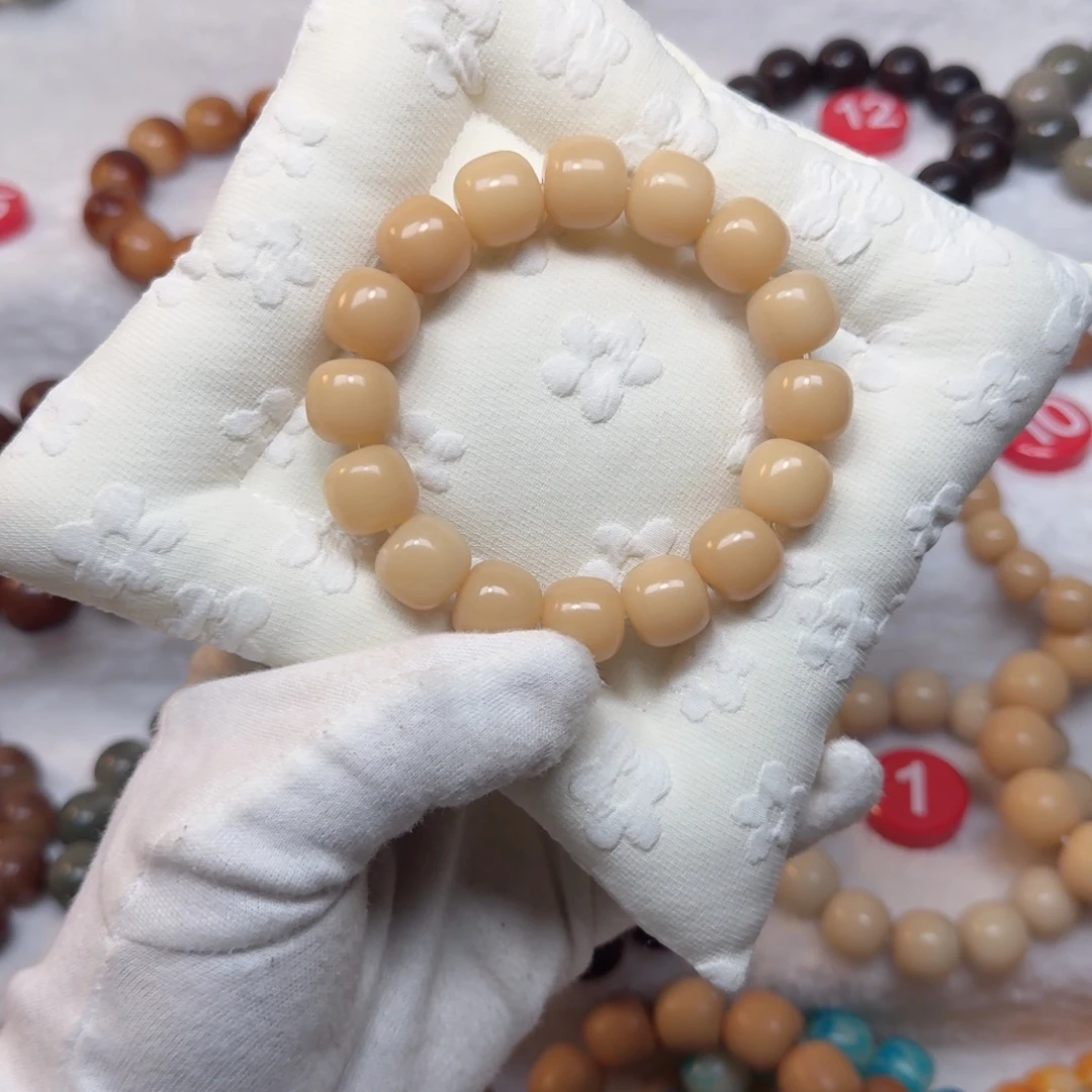 白玉菩提吊坠卡15风化老型