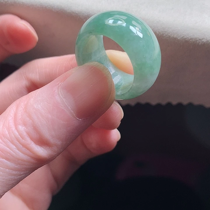 翡翠颈饰未镶嵌吊坠